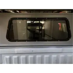 Fenêtre coulissante a l'avant pour hardtop Explorer Alu-Cab